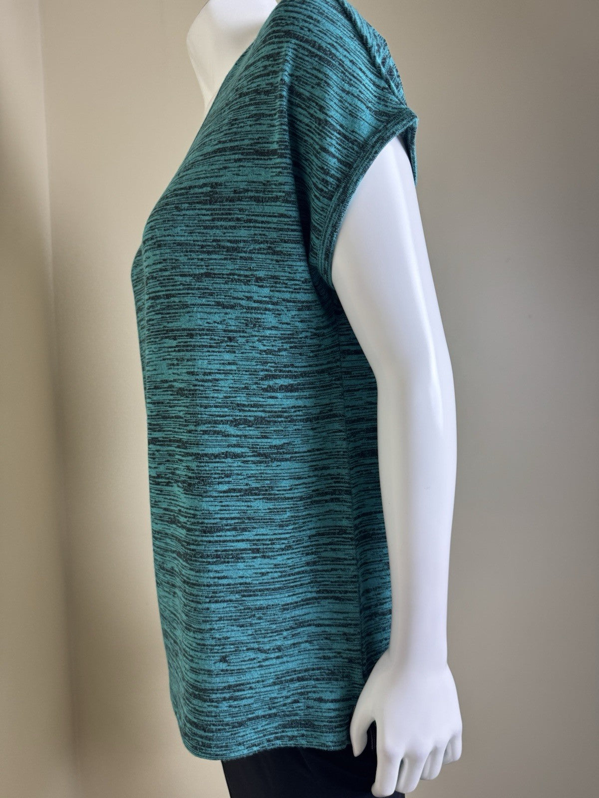 LeverWear Women's Golf shirt Sz M   (B.160)