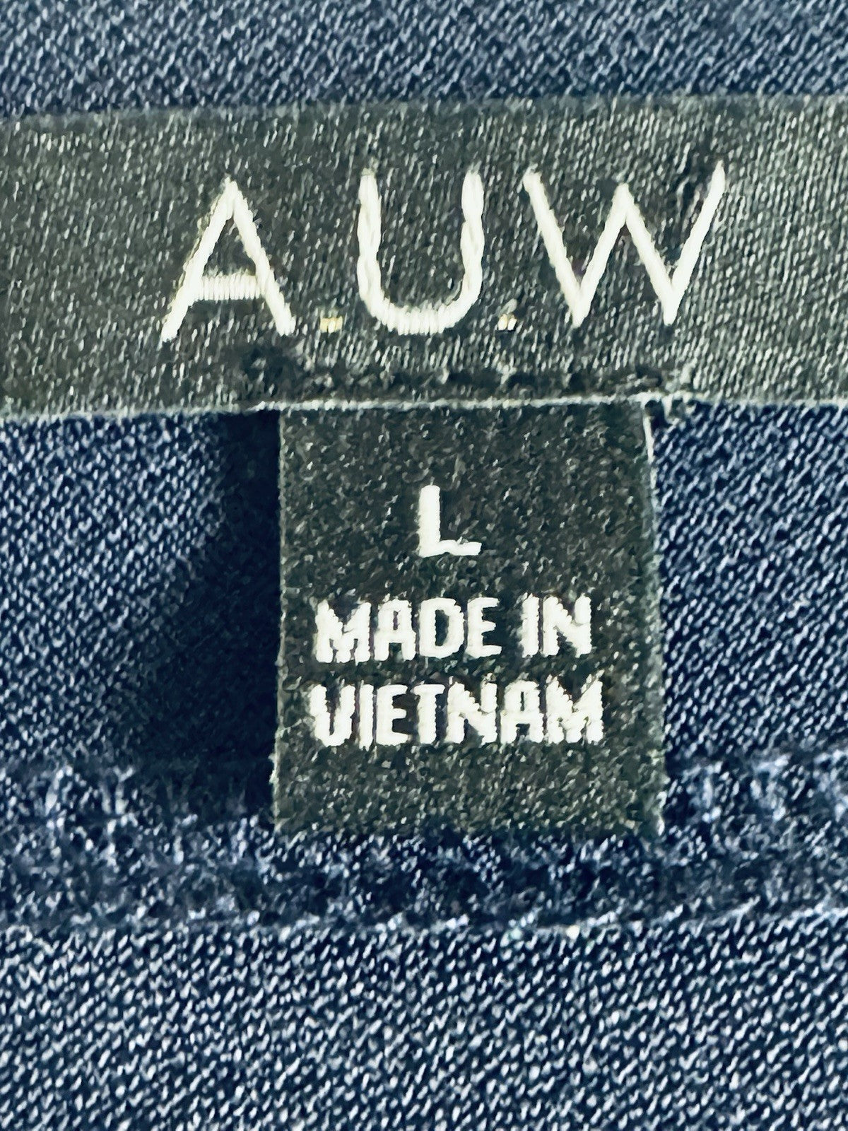 AUW Women’s Pearl Button Navy Blouse Sz L.      (B.187)