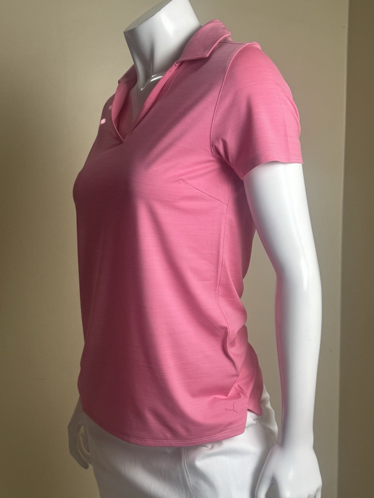 Puma Women’s Golf Shirt Sz S.   (B.185)