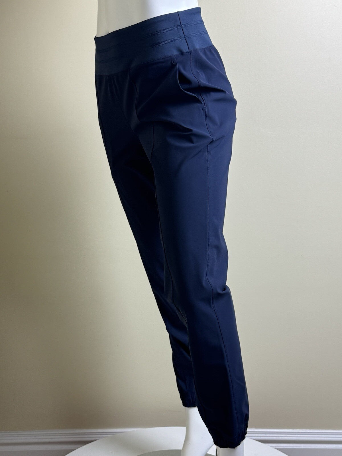 Puma Women’s Golf Pants Sz S.   (B.142)