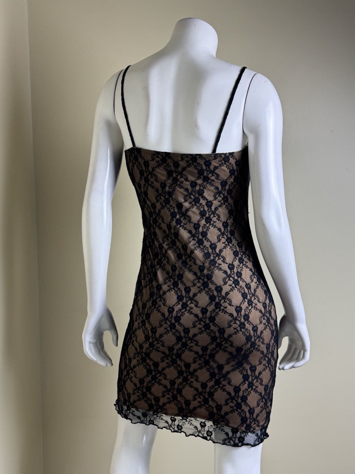 HALEY & JUNE Women’s Black Lace Dress Size L.      (B.05)