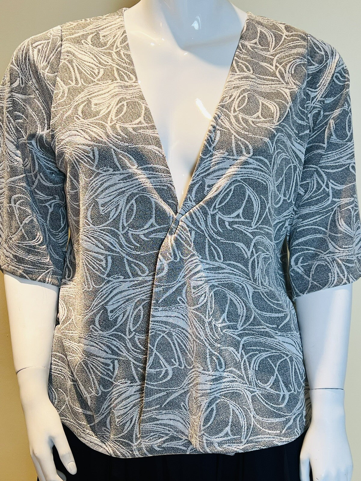 PARK & MAIN Woman Cover-up Blouse Sz 2X Gray Floral Pattern (9)