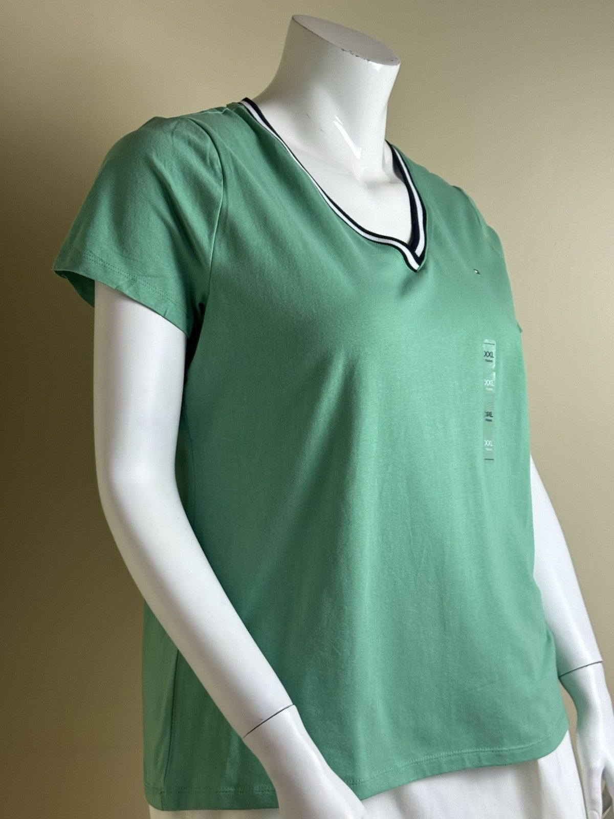 Tommy Hilfiger Women's Green T-Shirt Sz 2XL.   (B.184)