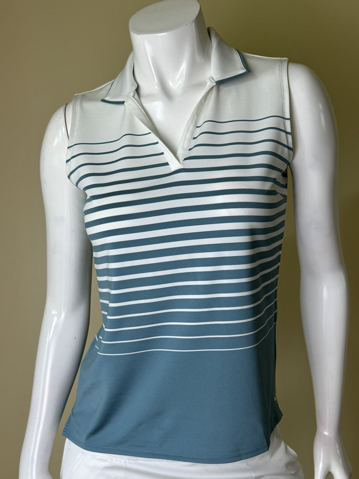 Puma Women’s Golf Shirt Sleeveless Sz S.  (B.48)