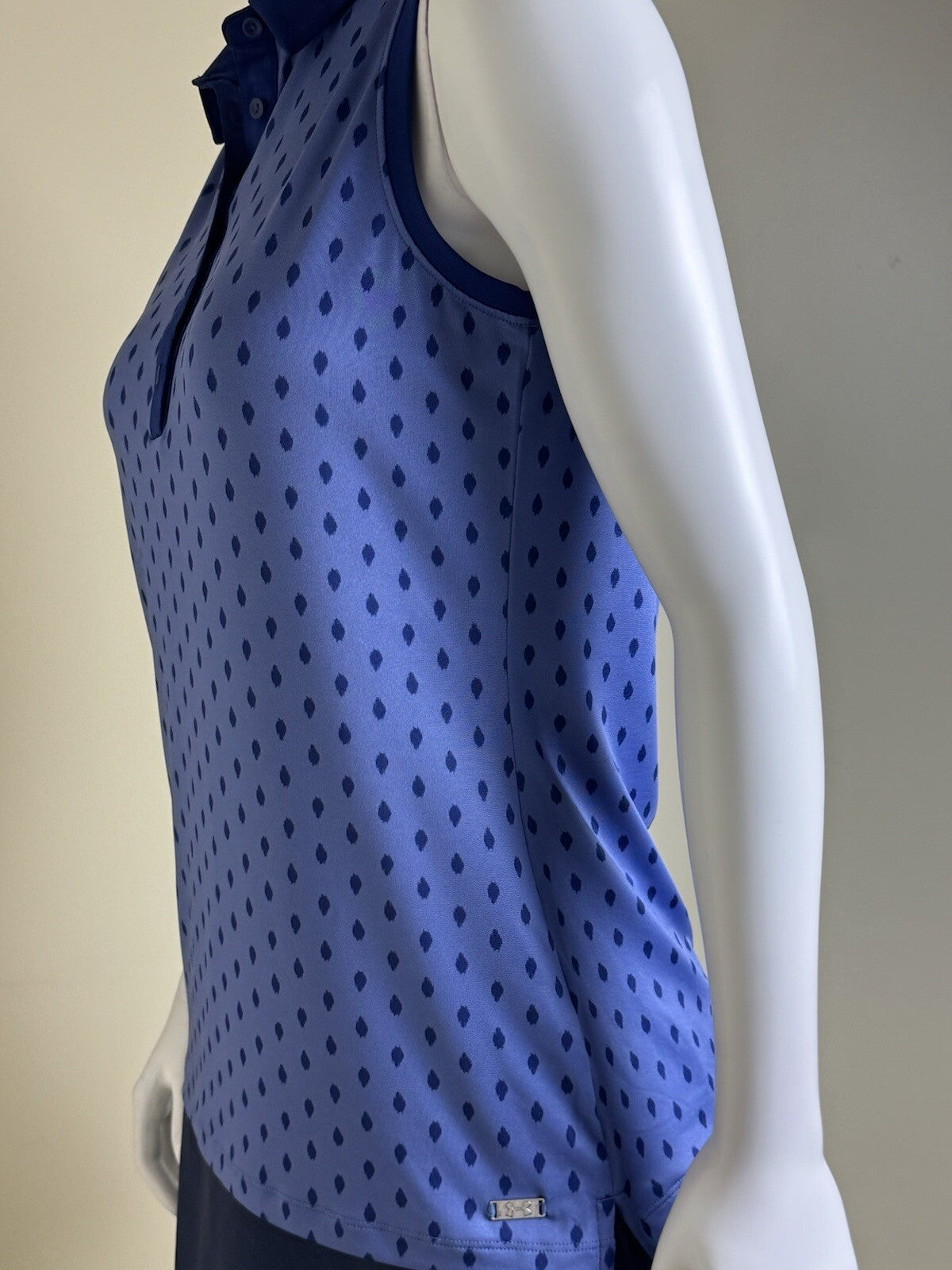 Under Armour Women's Golf Tennis Shirt Sz M.    (B.139).