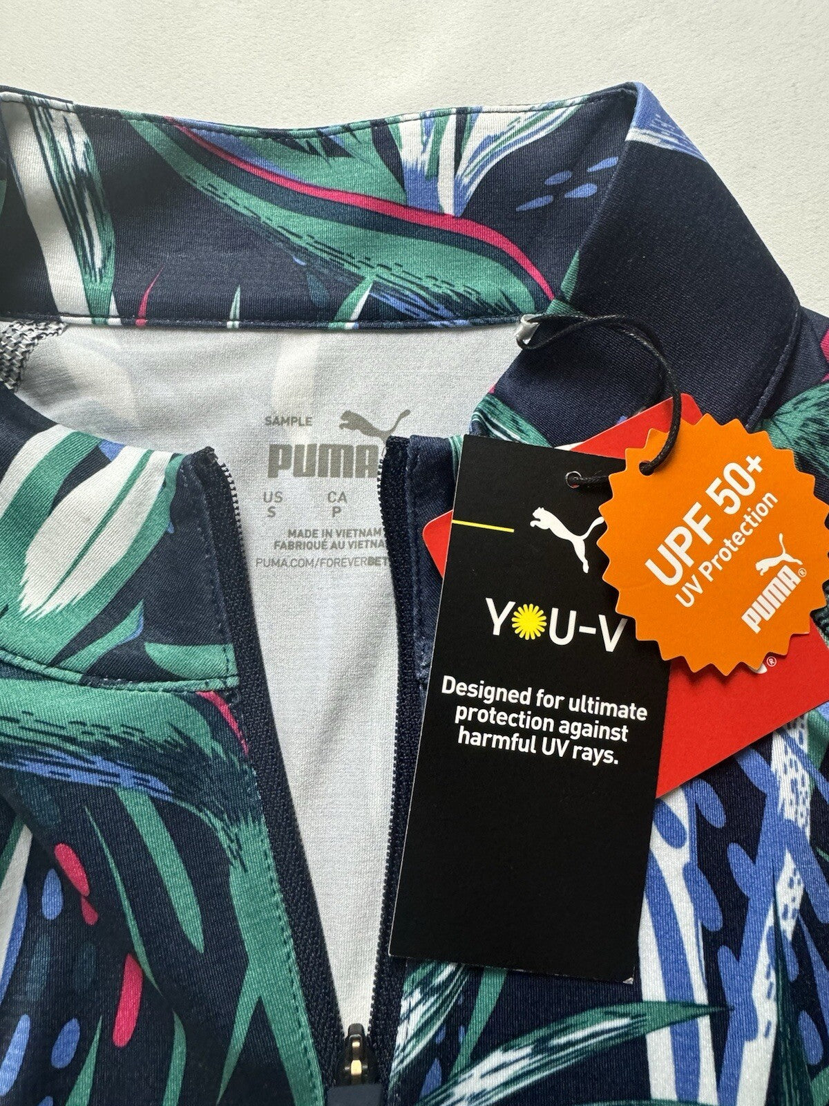 Puma Women's Golf Sweatshirt Size S.   (B.111)