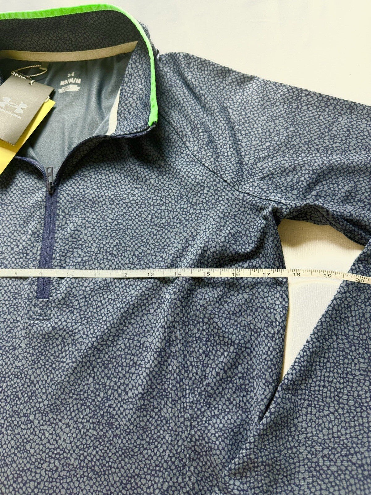 Under Armour Women's Golf Sweatshirt Size M. (B.111)