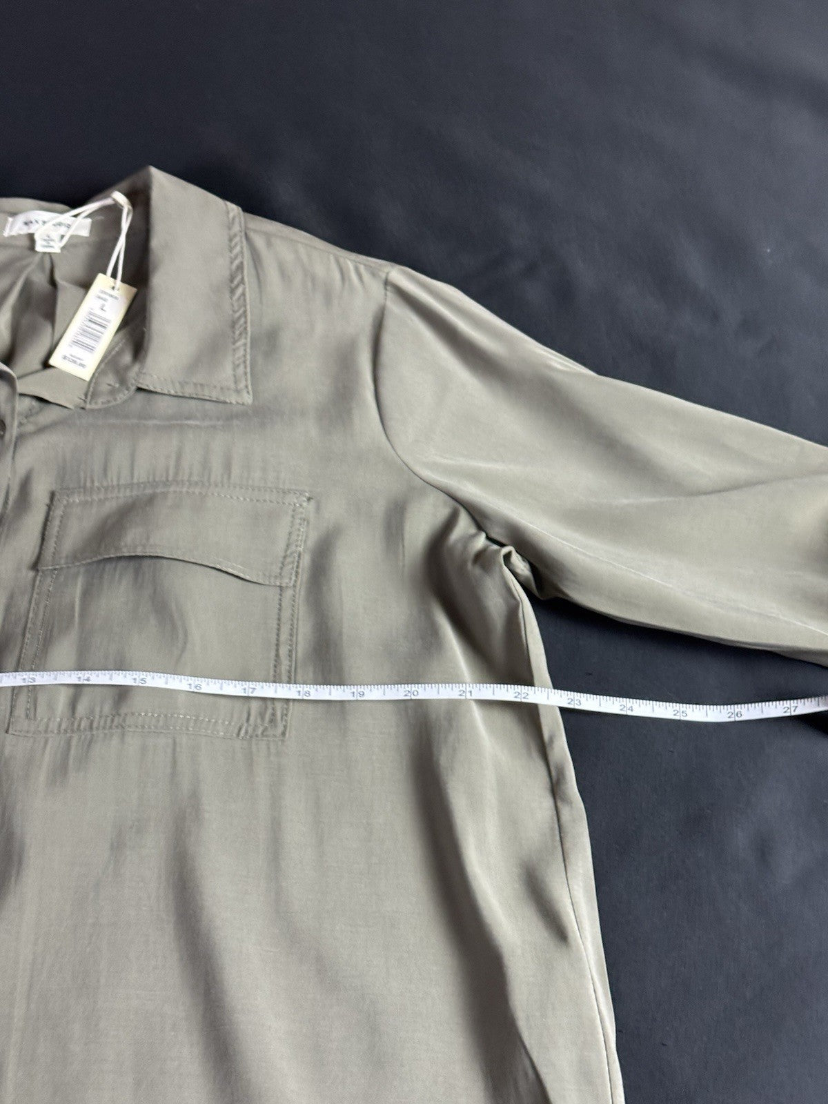$128 Max Studio Women’s Long Sleeve Shirt Size L.  (B.181)
