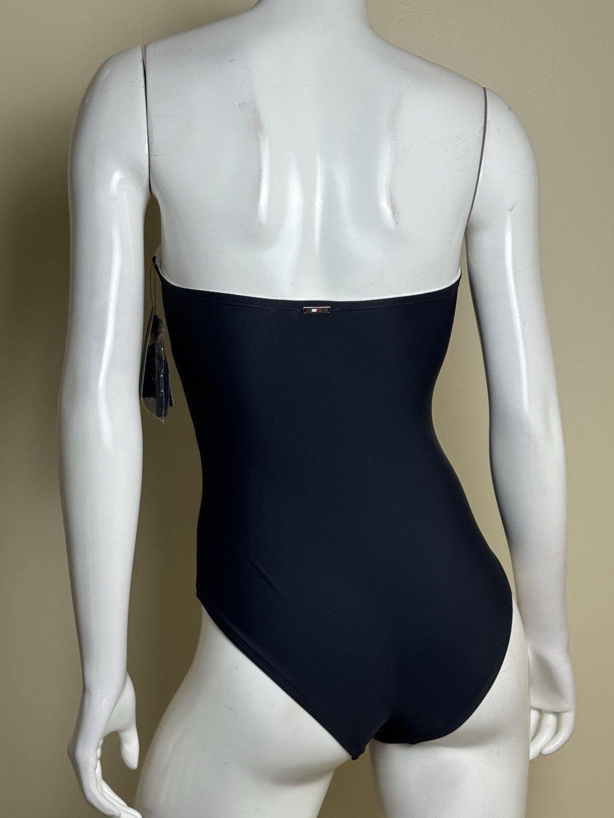 $98 Tommy Hilfiger Logo Colorblock Bandeau One-Pc Swimsuit Size XS. (B.153)