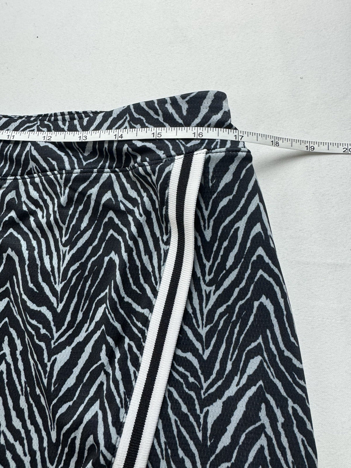 Sport Haley Women’s Golf Skirt Skort Sz L.      (B.145)