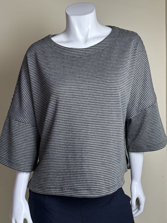 $128 Max Studio London Women’s Knit Herringbone Blouse Size M.      (B.038)