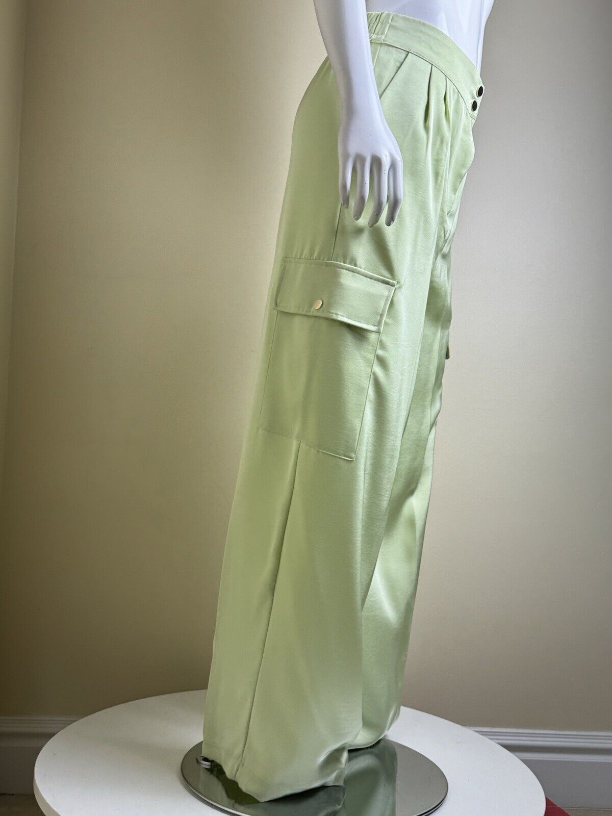 House Of Harlow SATIN Green Size M PANTS WIDE LEG POCKETS. (B.86))