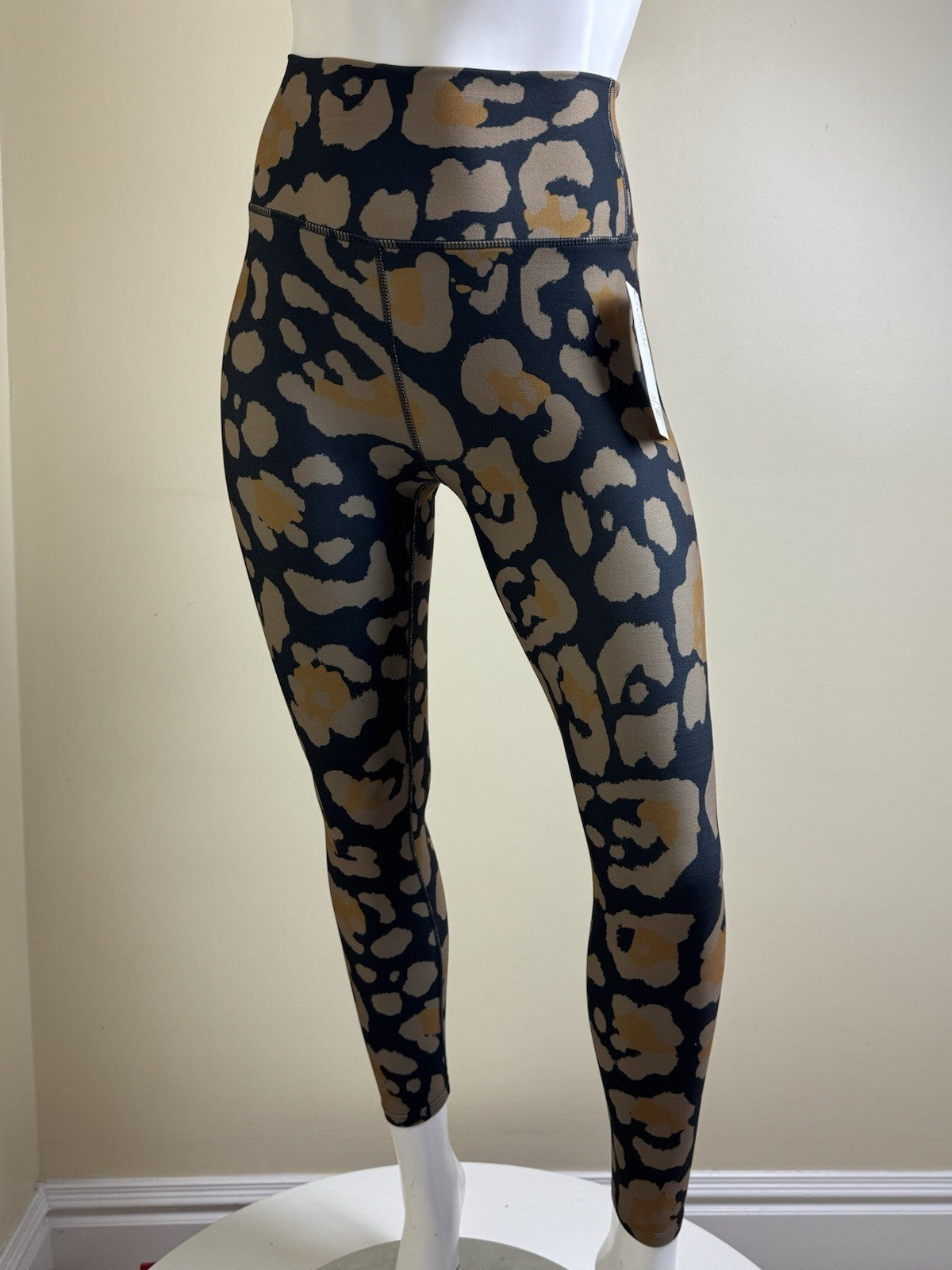 $65 SAGE COLLECTIVE High-Rise Leggings Jungle Cat Size S.  (B.156)