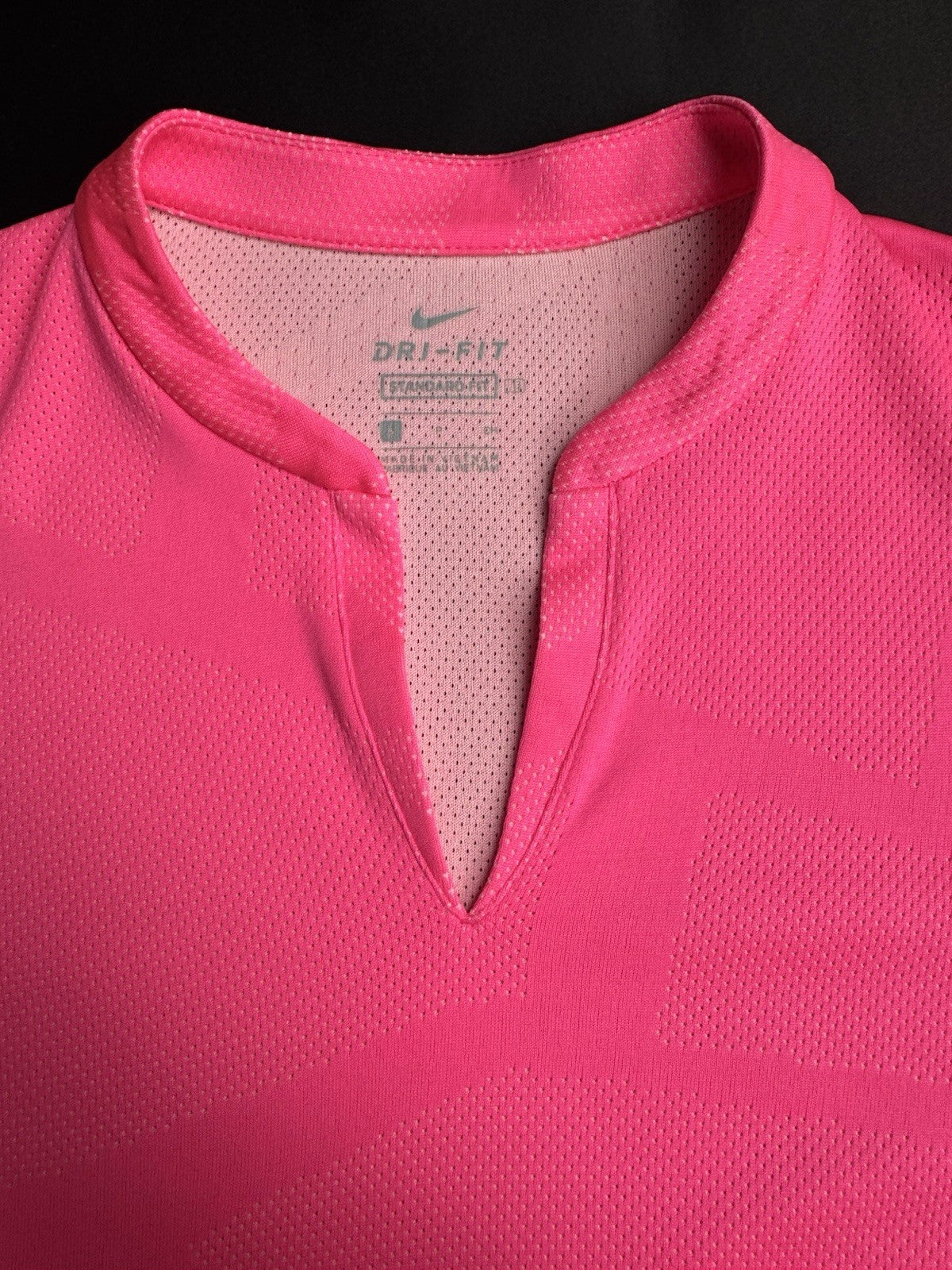 Nike Women’s Top Golf Shirt Sz S.       (B.170)