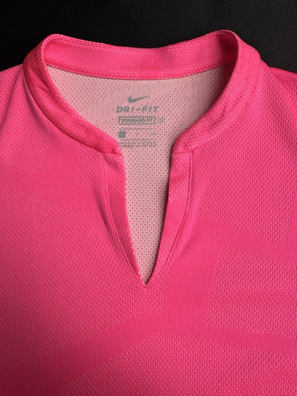 Nike Women’s Top Golf Shirt Sz S.       (B.170)
