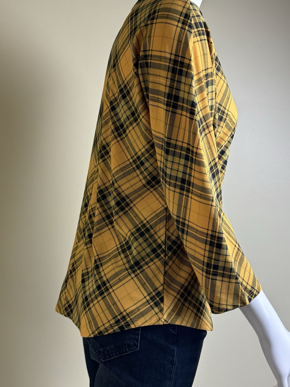 89th + Madison Women's Plaid Yellow Blouse Size L. (B.92)
