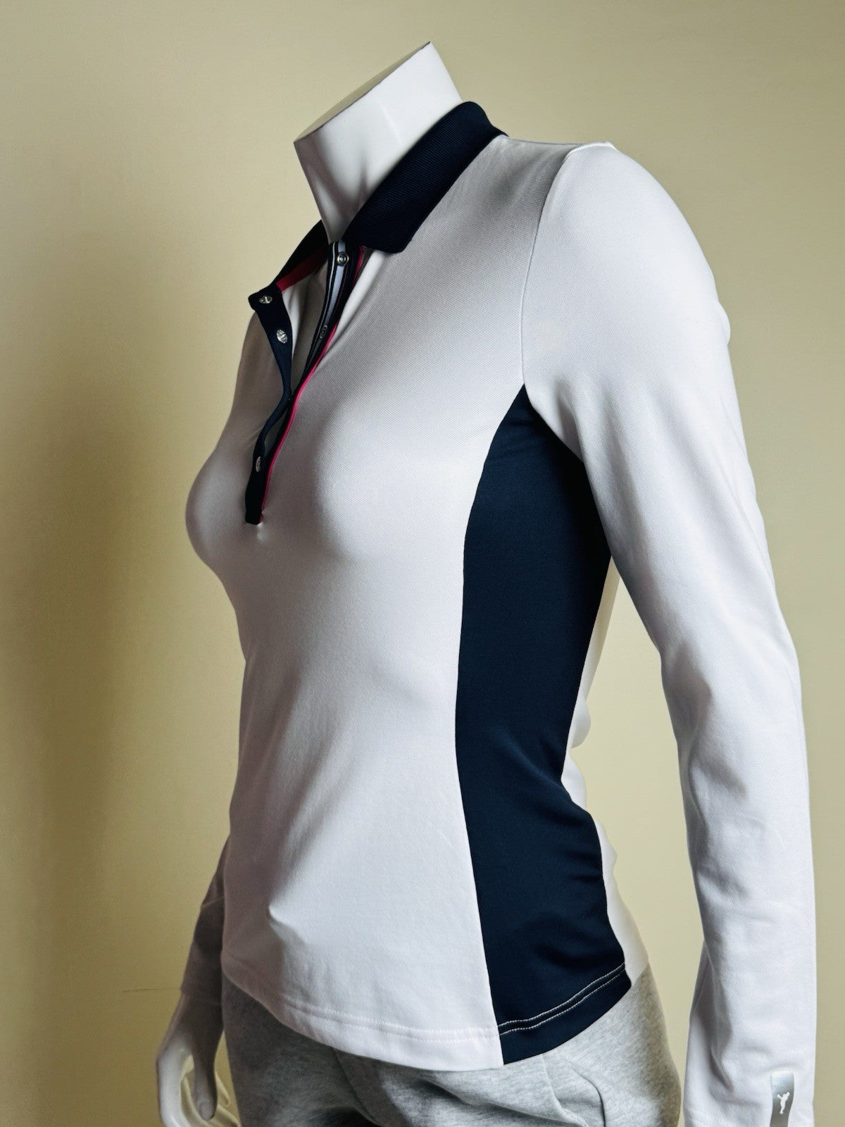 $139 GOLFINO Women's Golf Shirt Long Sleeves Size 6.  (B.189)