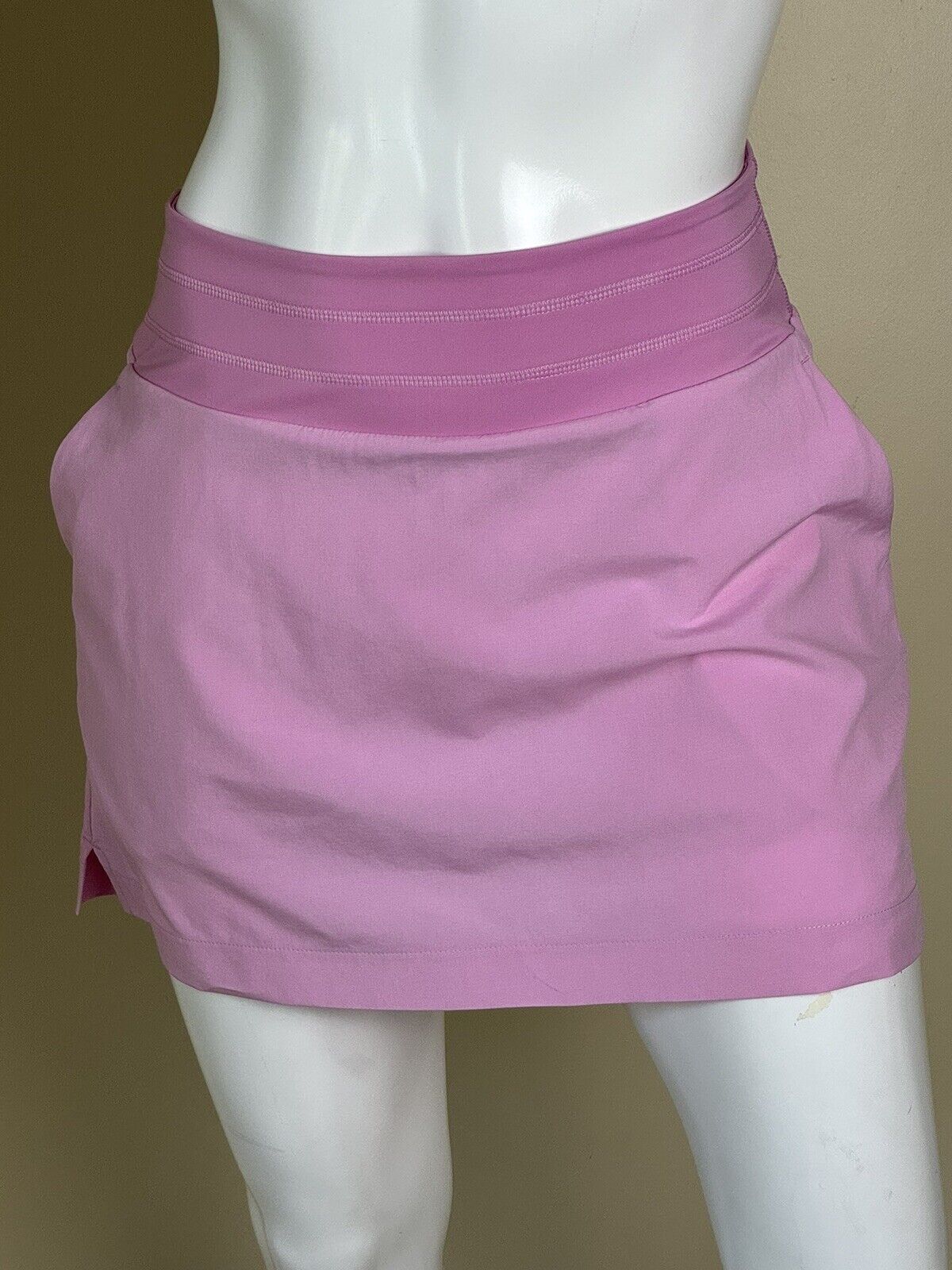 Puma Women’s Golf Skirt Skort Sz S . (01)