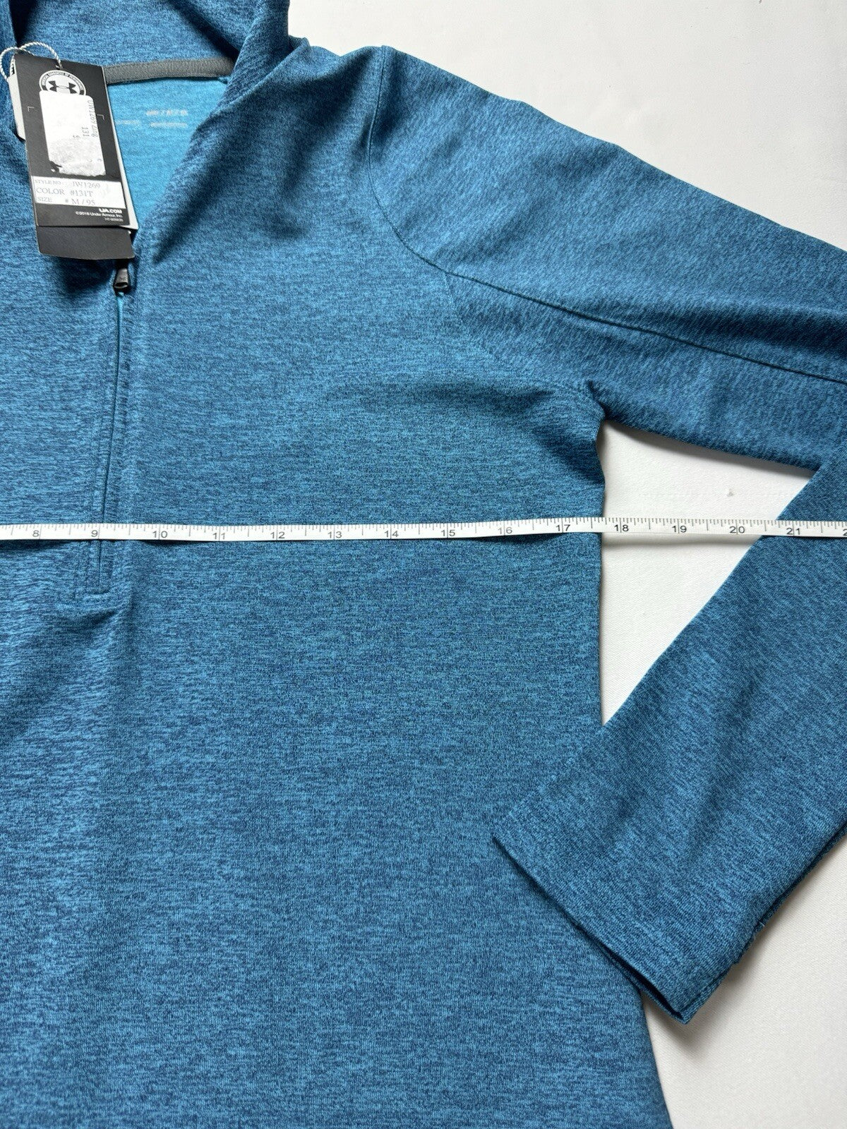 Under Armour Women's Golf Sweatshirt Size M.    (B.113)