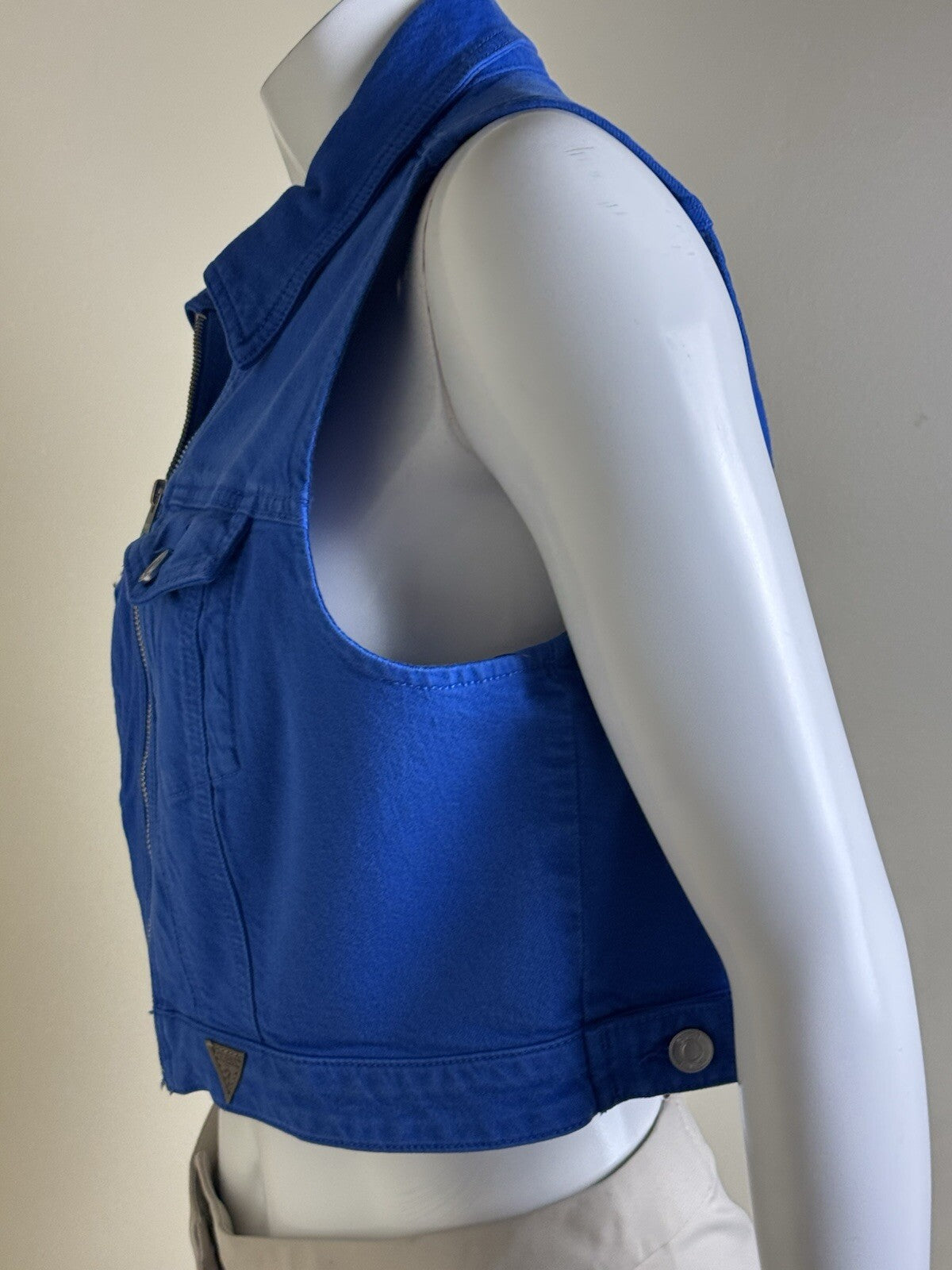 $108 Guess Women’s LEANDRA Denim Crop Top Sz XL. (B.141)