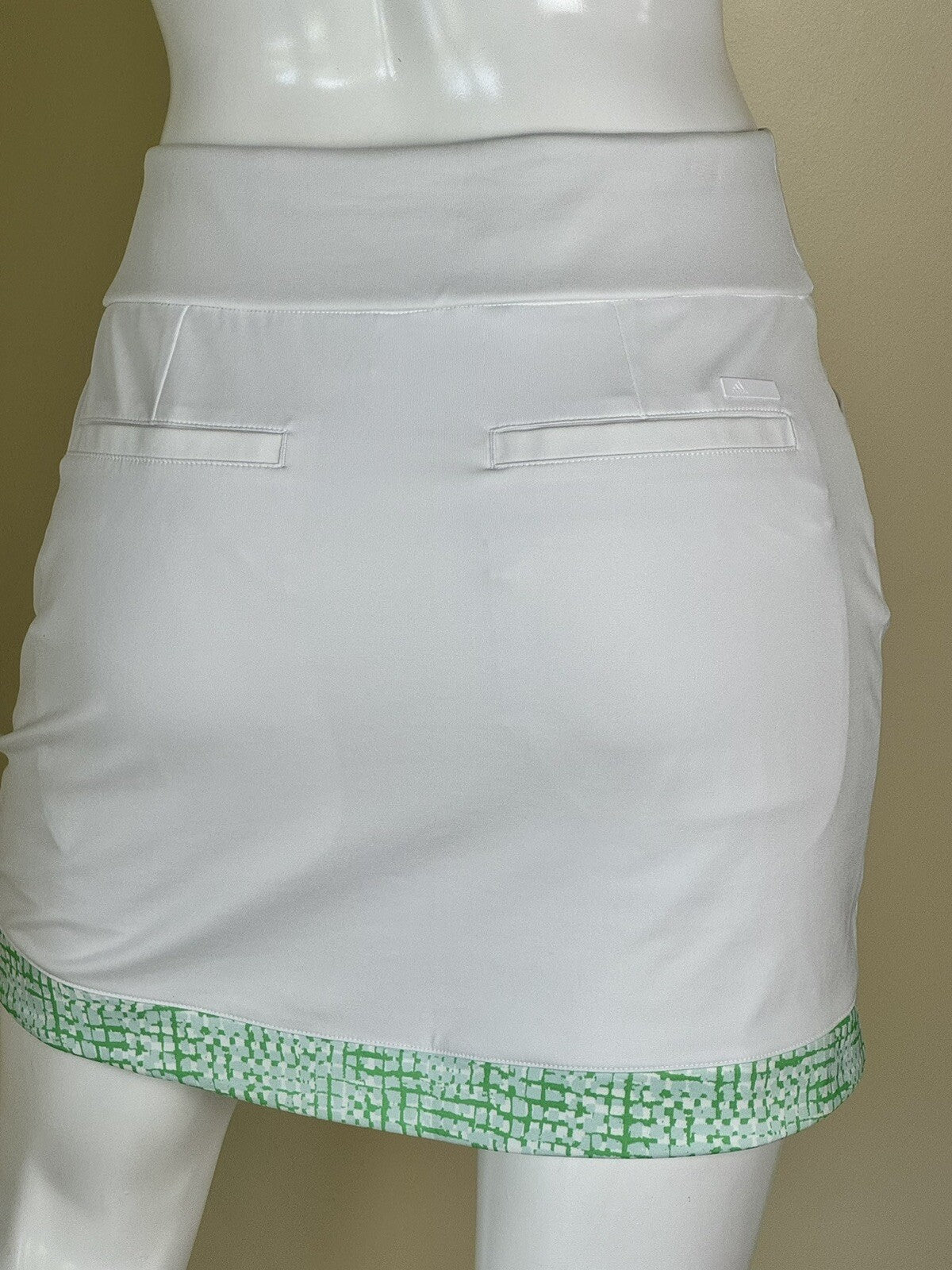 Adidas Women’s Golf Skirt Skort White w Green Sz M  (01)