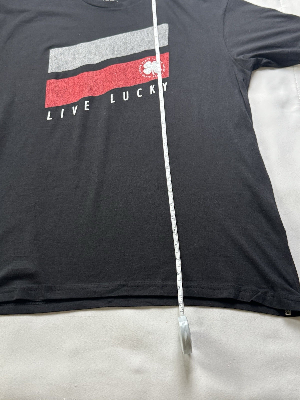 Black Clover Women’s T-Shirt Logo Sz L.     (B.181)