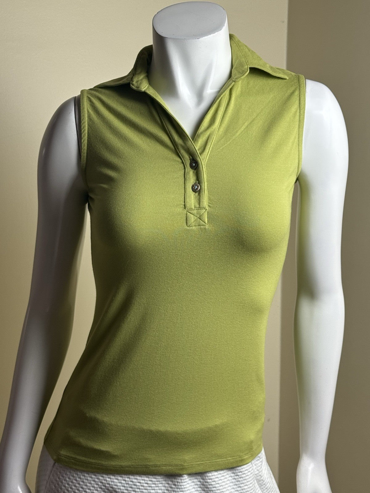 Lizzie Driver Golf Shirt Size XS.   (B.175)