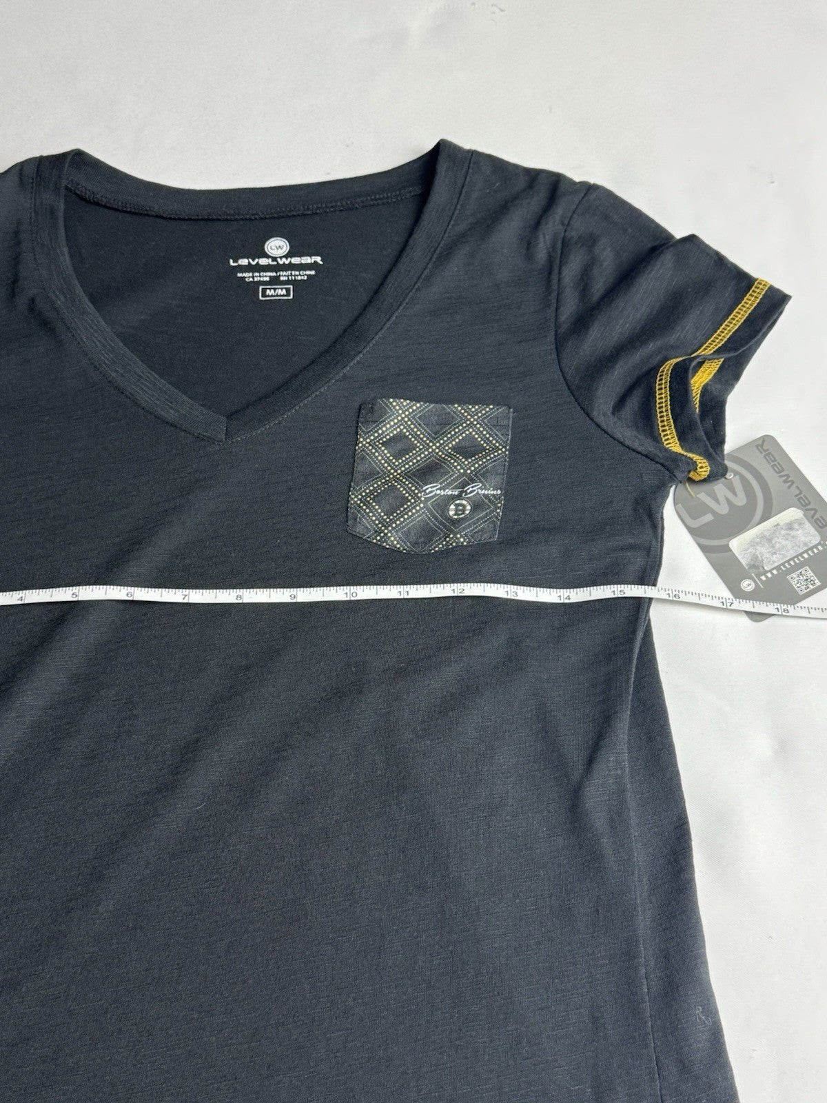 LeverWear Women's T-shirt Sz M   (B.172)