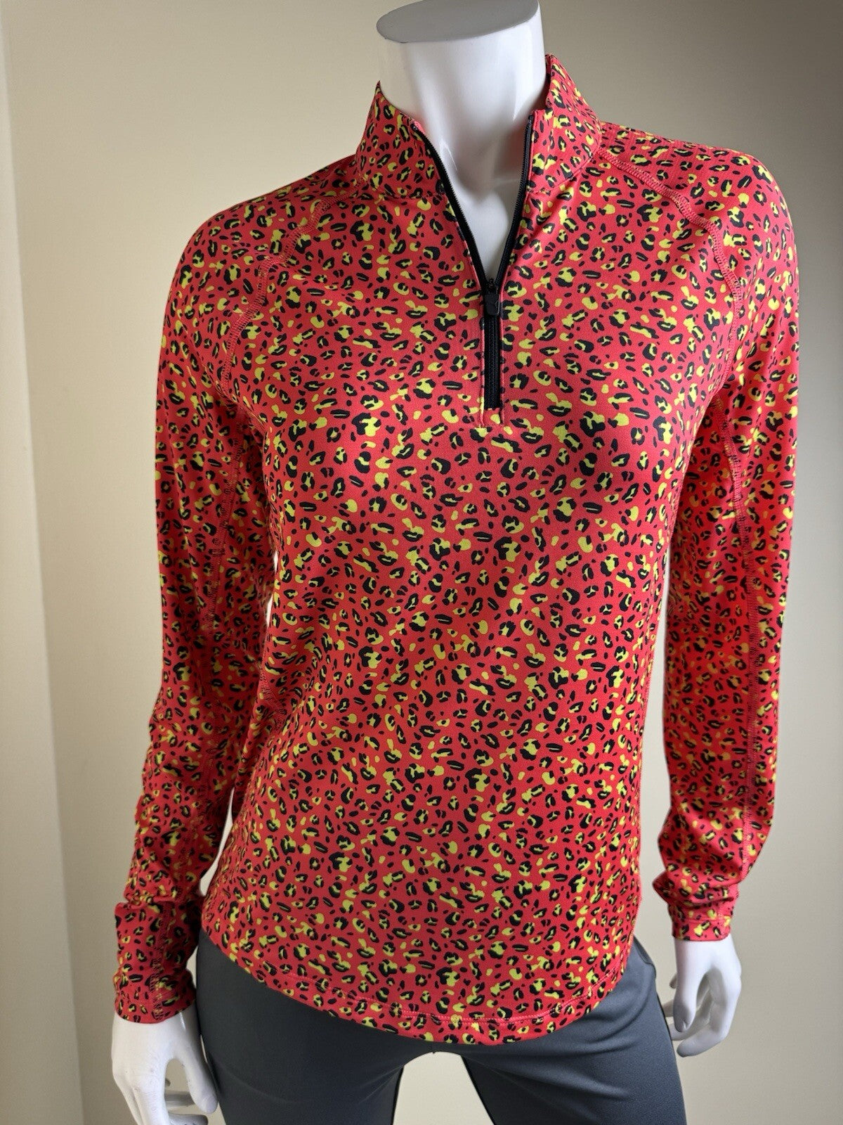 Puma Women's Leopard Print Sweatshirt Size S.   (B.110/1)