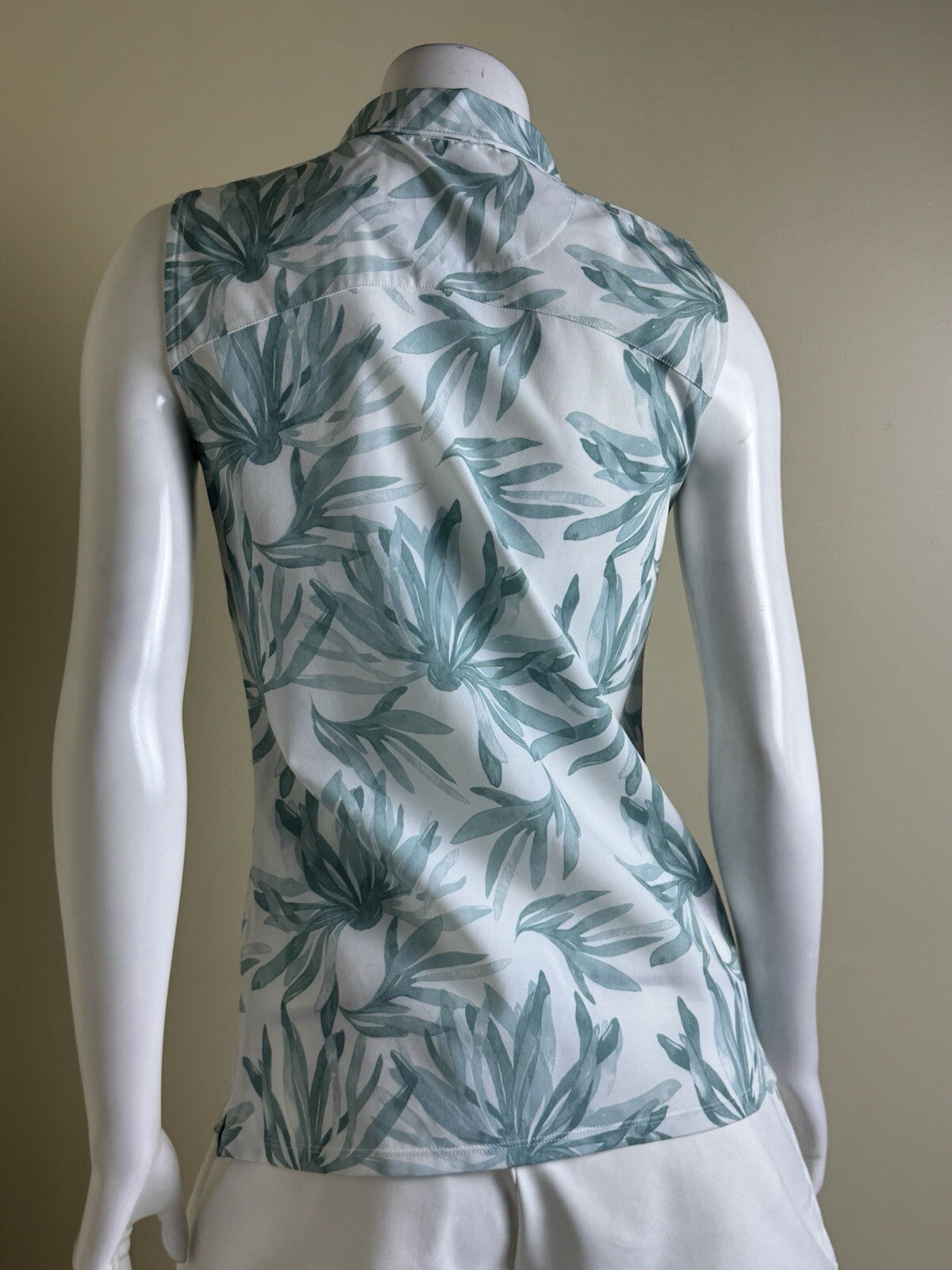 Puma Women’s Golf Shirt Sleeveless Sz S.  (B.132)