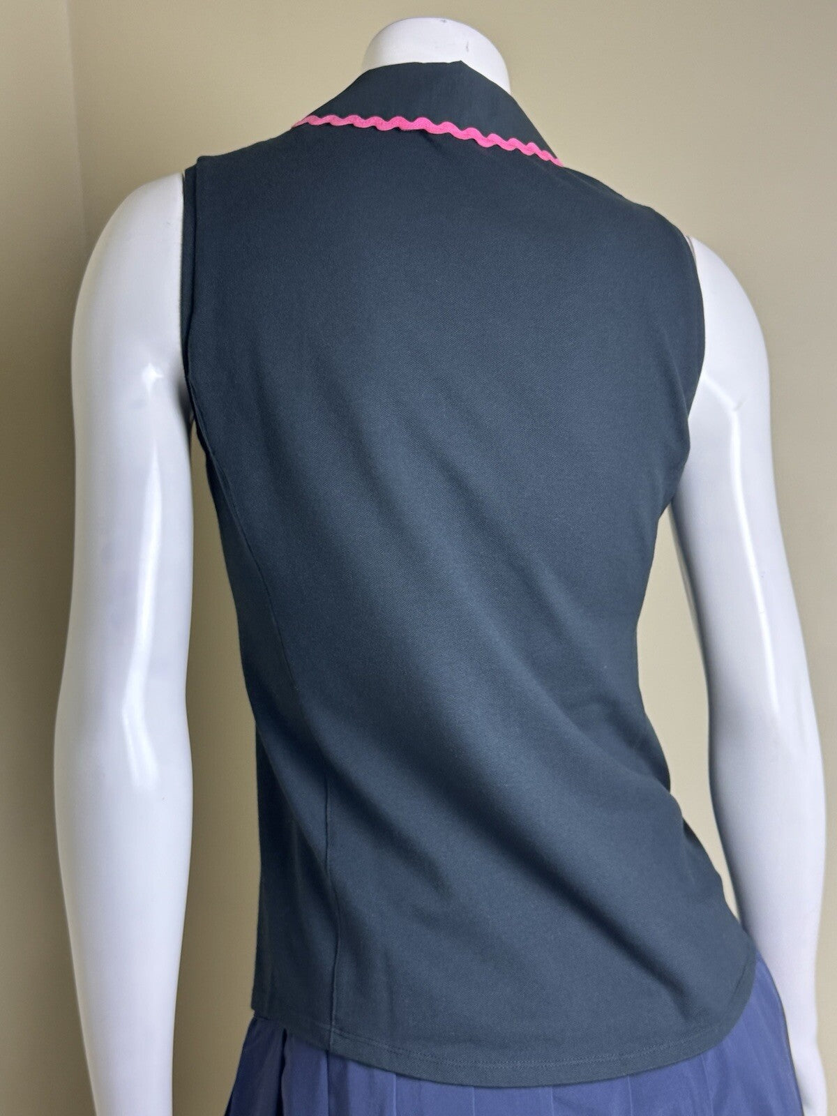 Golftini Women’s Golf shirt Sz M.   (B.139)