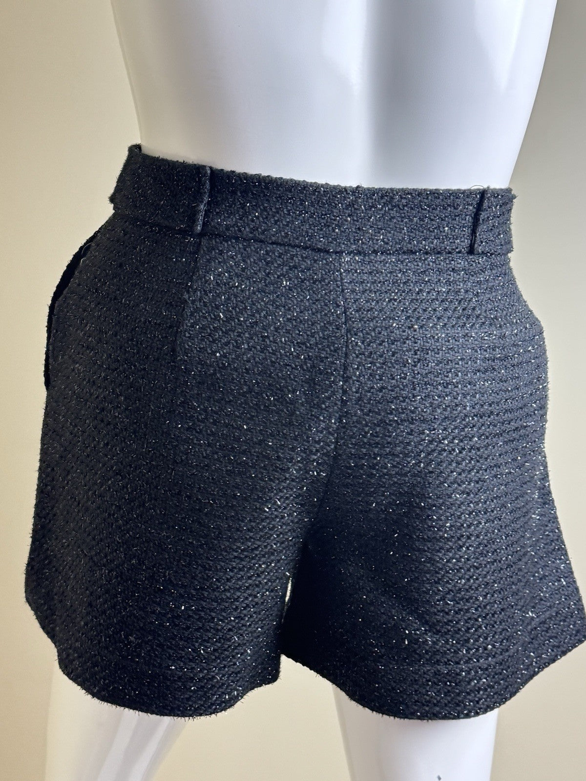 $98 Guess Women's Black Melissa Shorts Sz XL.        (B.141)