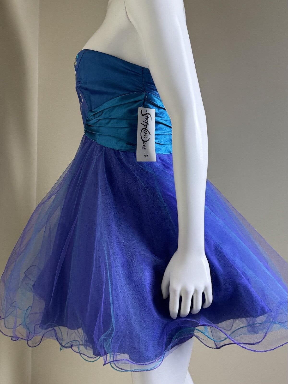 Stepping Out Women’s Strapless Formal Dress Sz 3/4. (B.143)