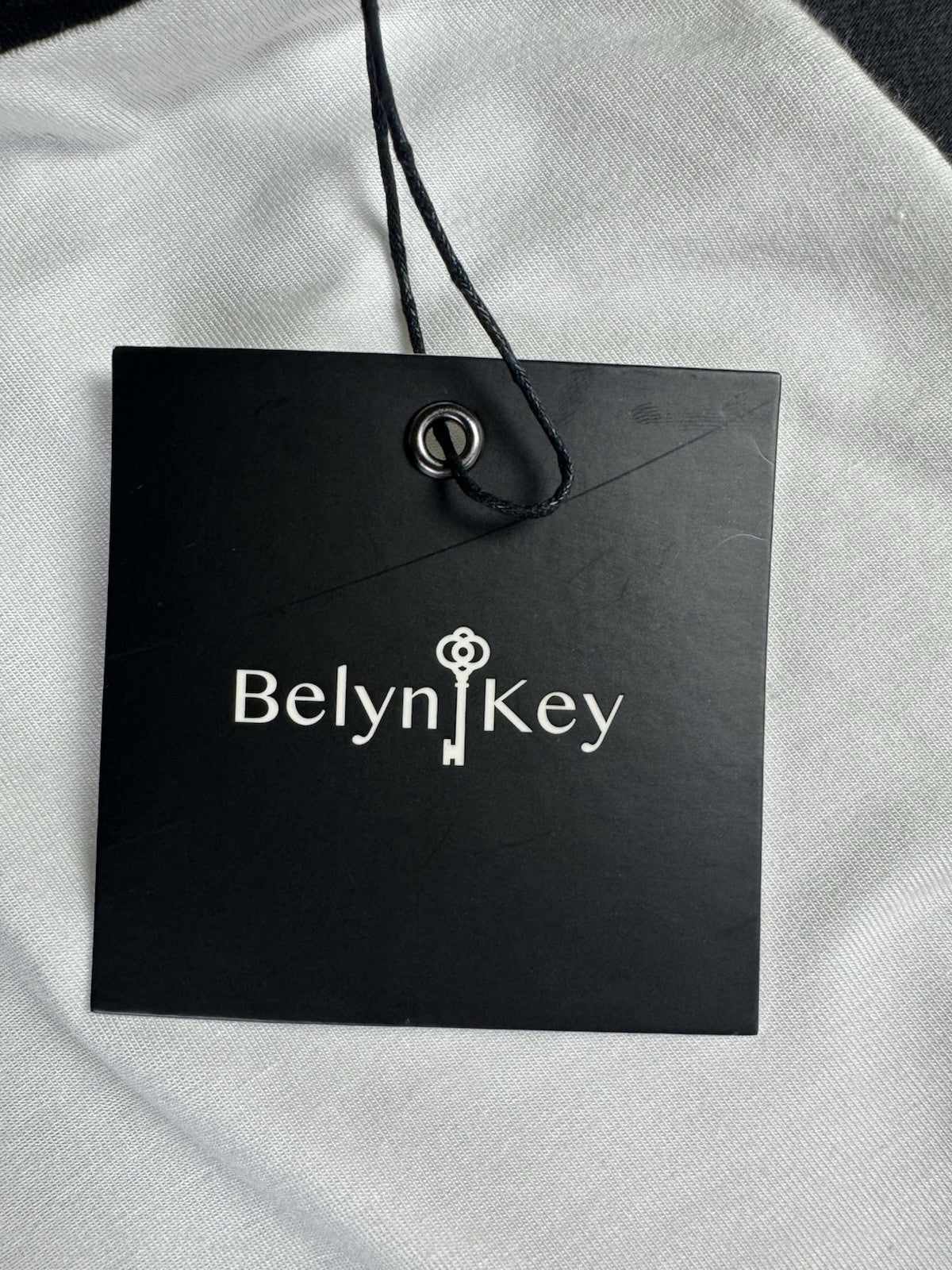 BELYN KEY Women’s Golf Shirt Sz M    (B.170)