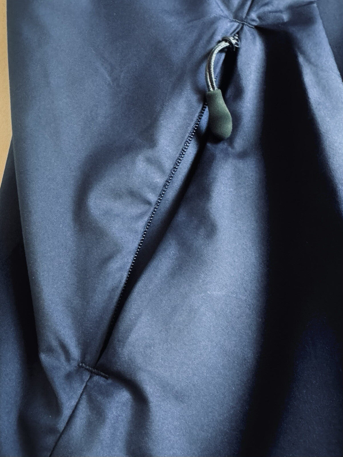 $60 Nike Yoga Women's Navy Size S Short Sleeve Yoga Top. (B66)