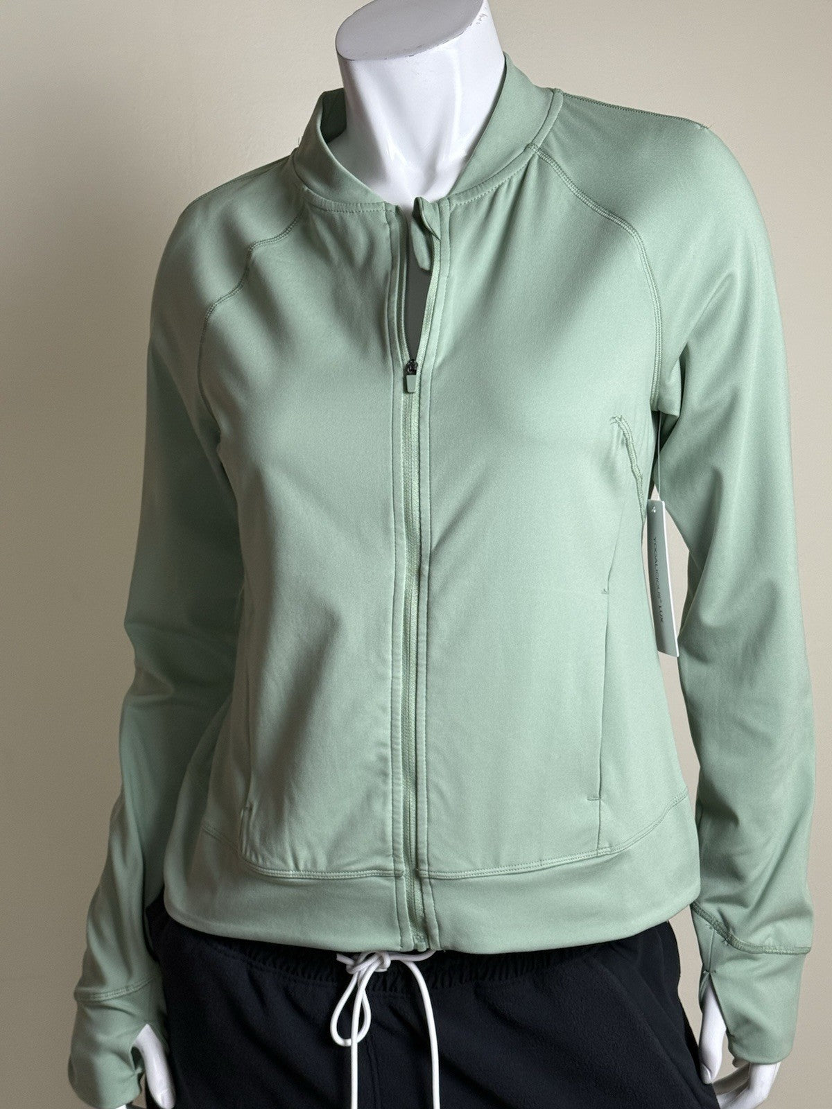 $88 Yogalicious women’s full zip performance jacket  size L. (B.194)