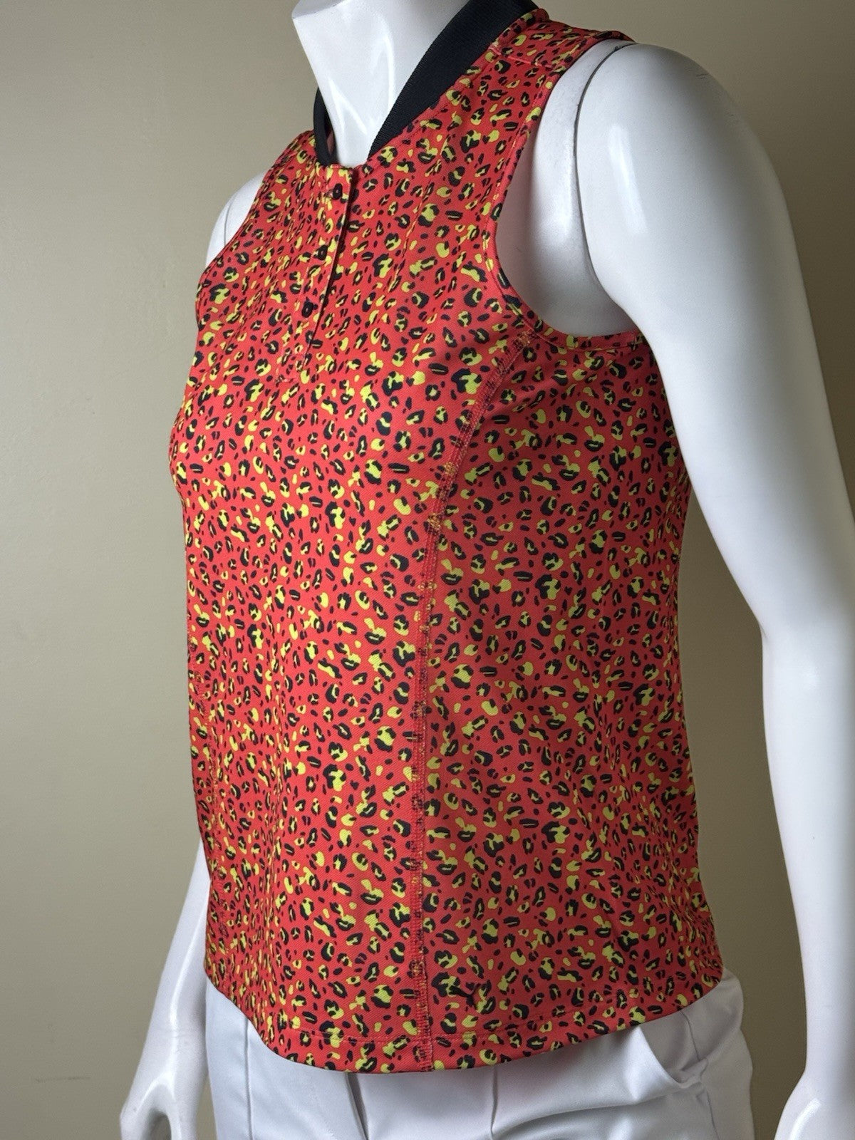 Puma Women’s Golf Shirt Sz S.   (B.162)