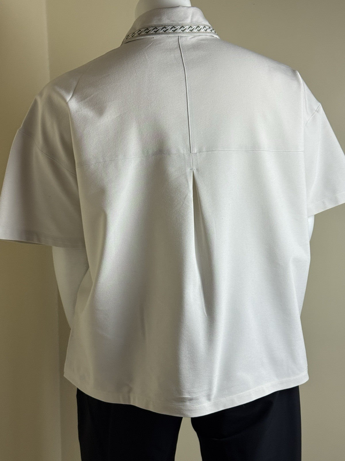$75 Nike Women’s Button Down Shirt Sz XL.       (B.191)