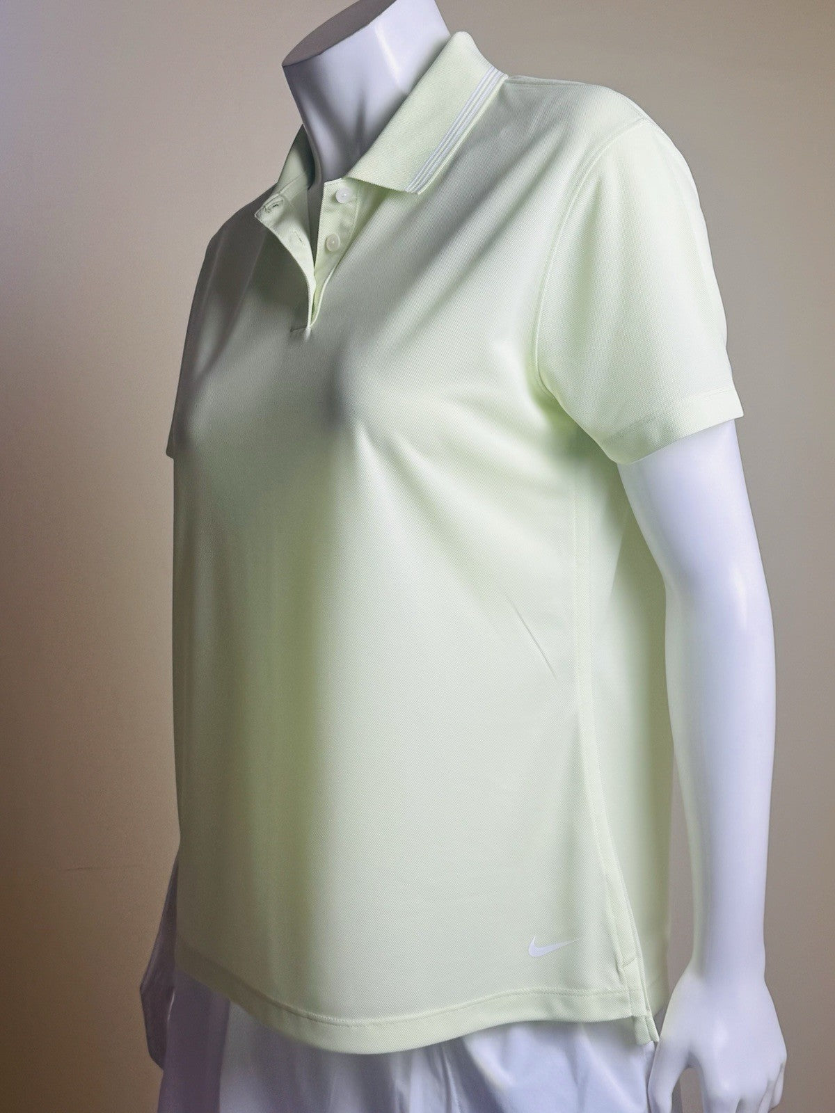 $65 Nike Women’s Golf Shirt Sz L       (B.188)