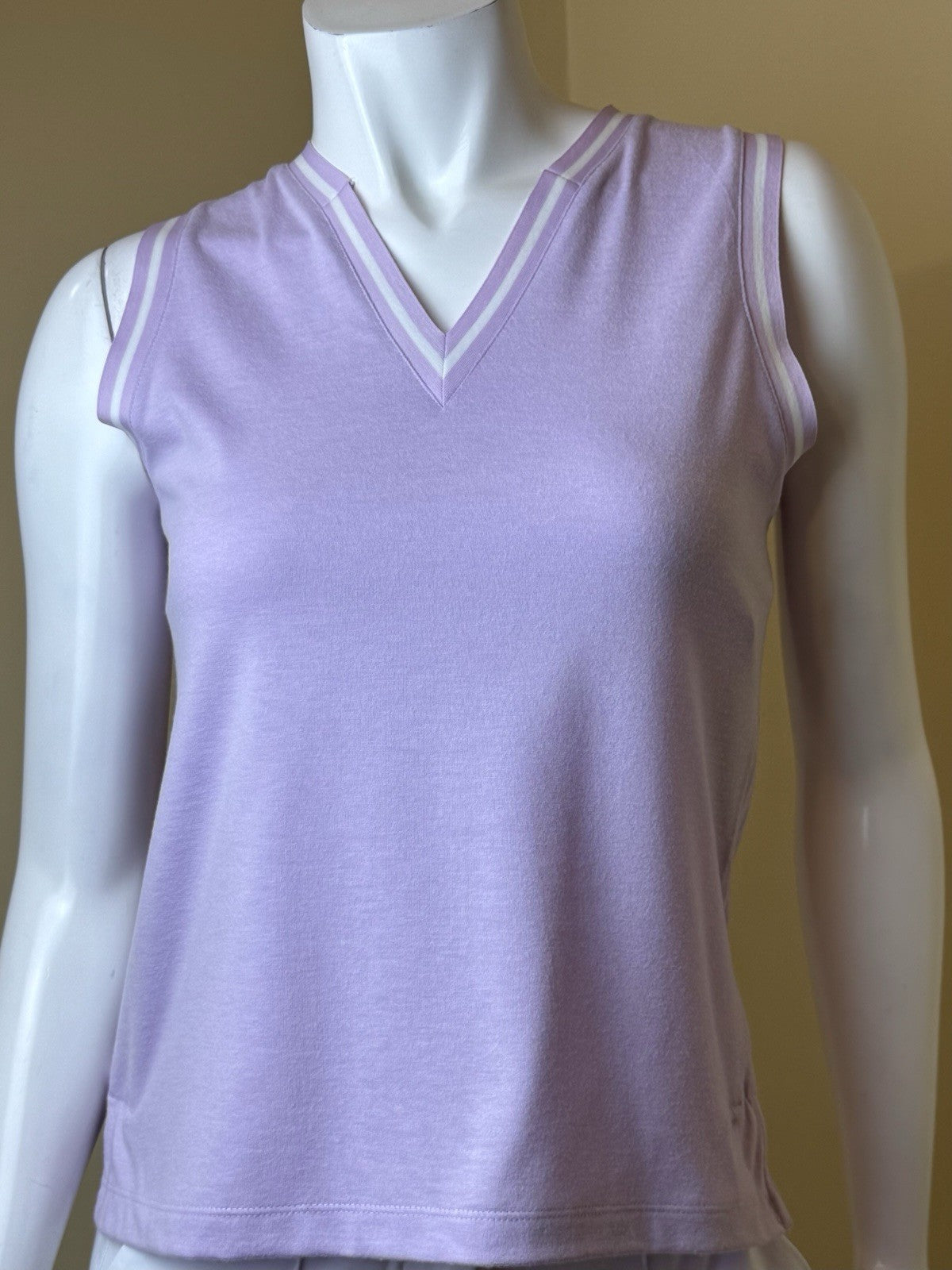 $50 Nike Women’s Top Golf Sleeveless Shirt Sz S.       (B.161)