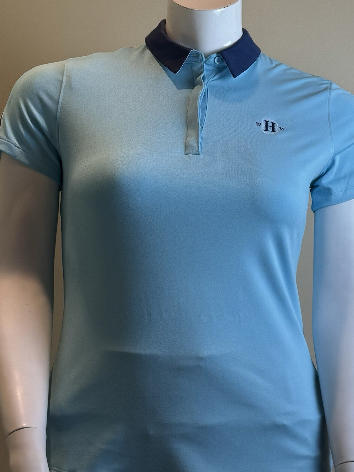 Under Armour Women's Golf Tennis Shirt Sz L.    (B.167)