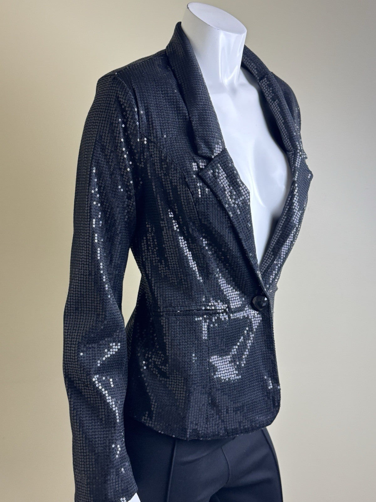 $99 Robert Louis Women’s Sequined Black Blazer Sz S.  (B.150)