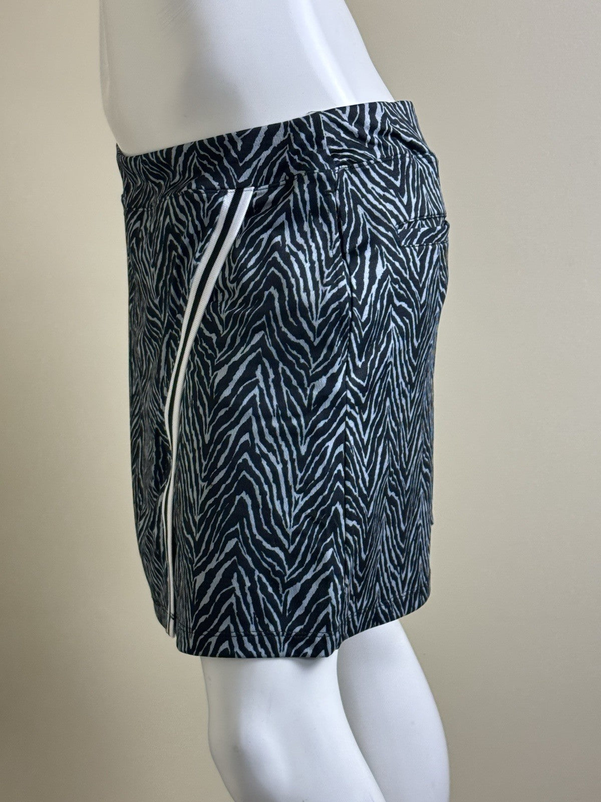 Sport Haley Women’s Golf Skirt Skort Sz L.      (B.145)