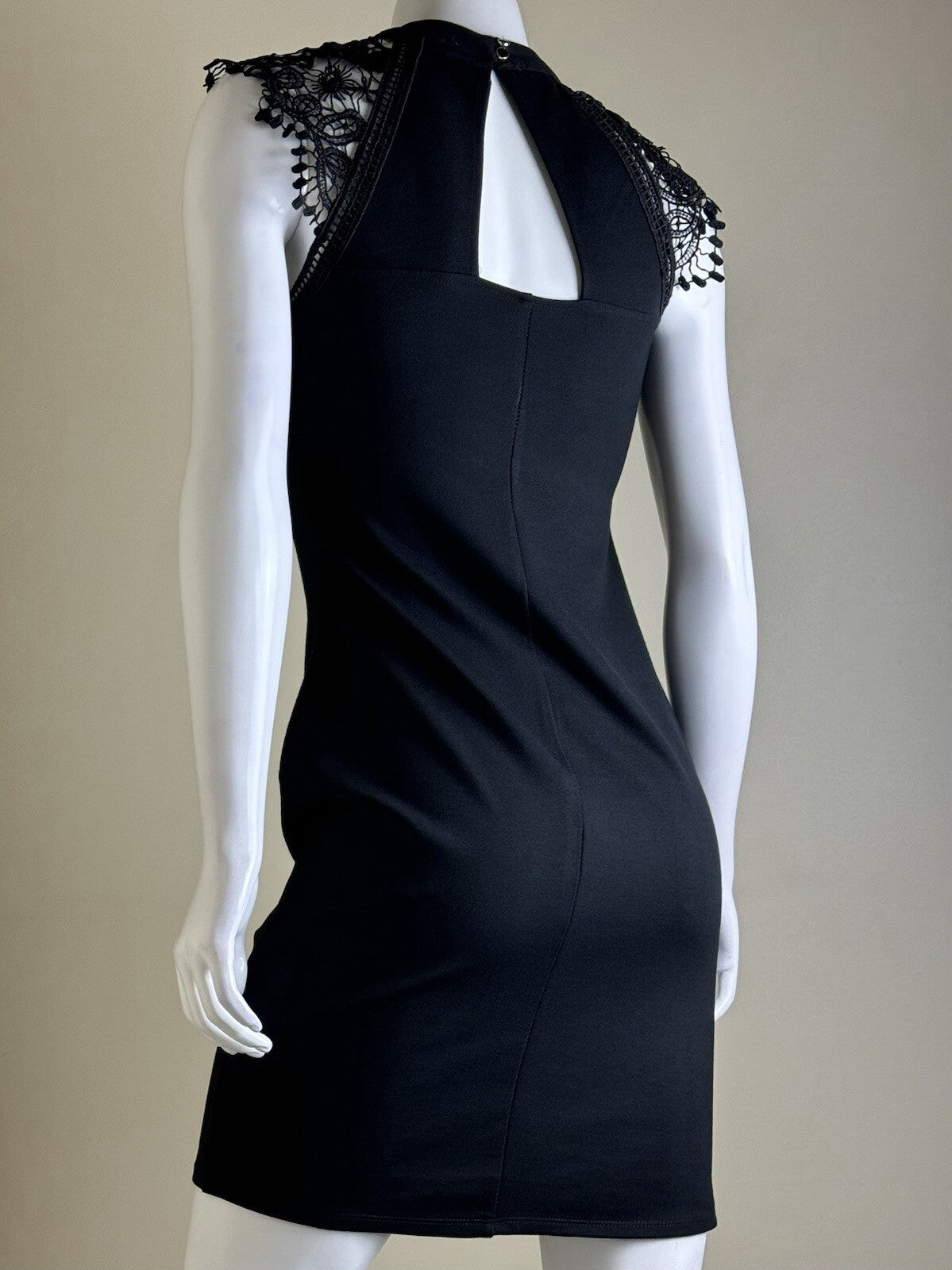 IRIS Women’s Black Dress bodycon lace cap sleeve Sz M.  (B.64