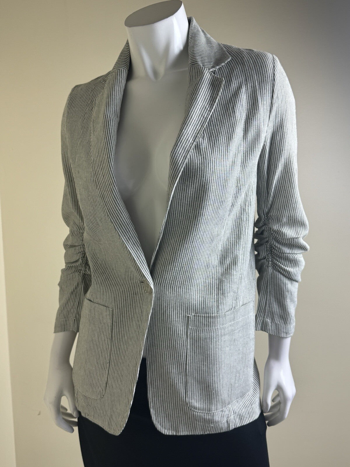 $118 Max Studio Women's Stripes Blazer Size XS. (B.143)