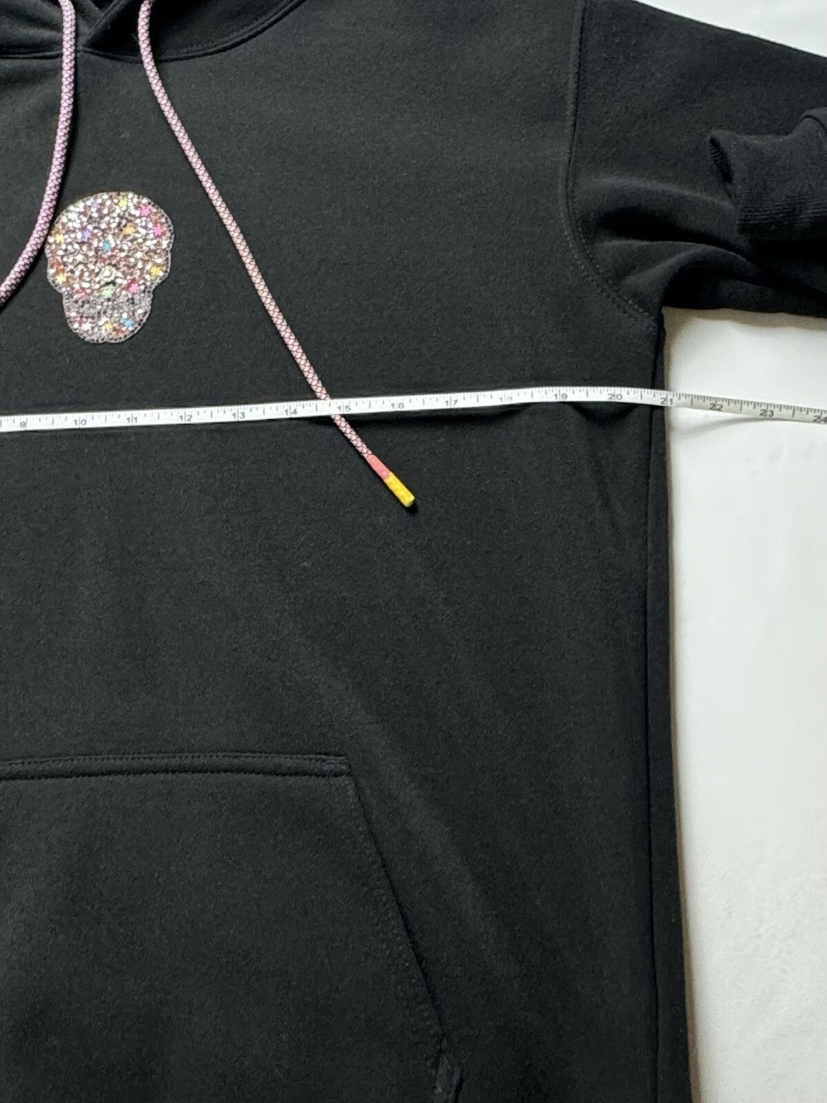 Viori La Vio Women’s Skull Rhinestone Hoodie Sweater Sz M.  (B.94)