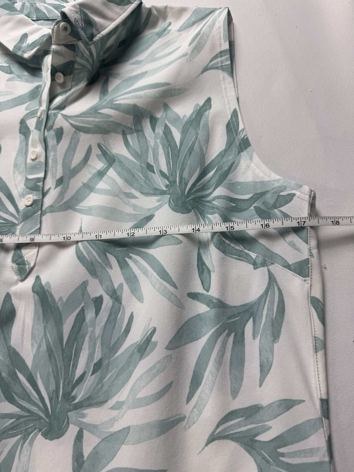 Puma Women’s Golf Shirt Sleeveless Sz S.  (B.132)