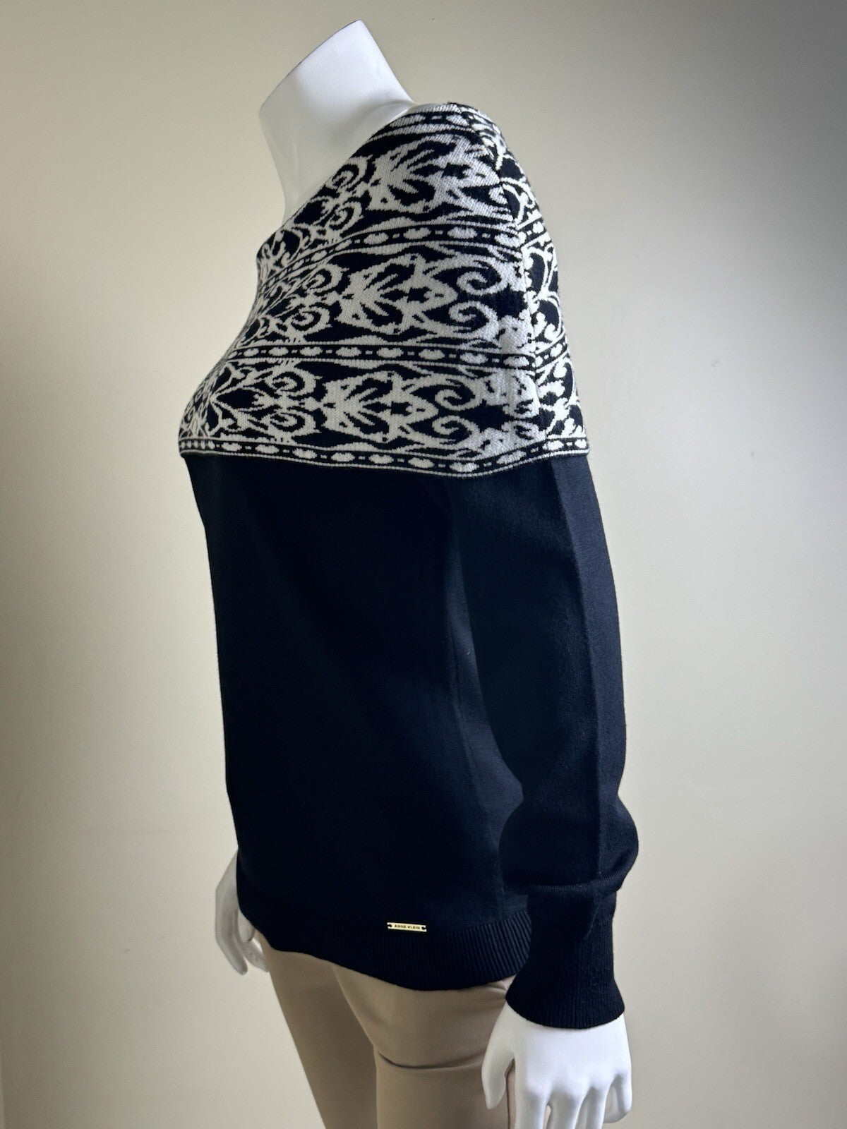 $99 Anne Klein Women's Black and White Off Shoulder Sweater Size L.    (B.116)