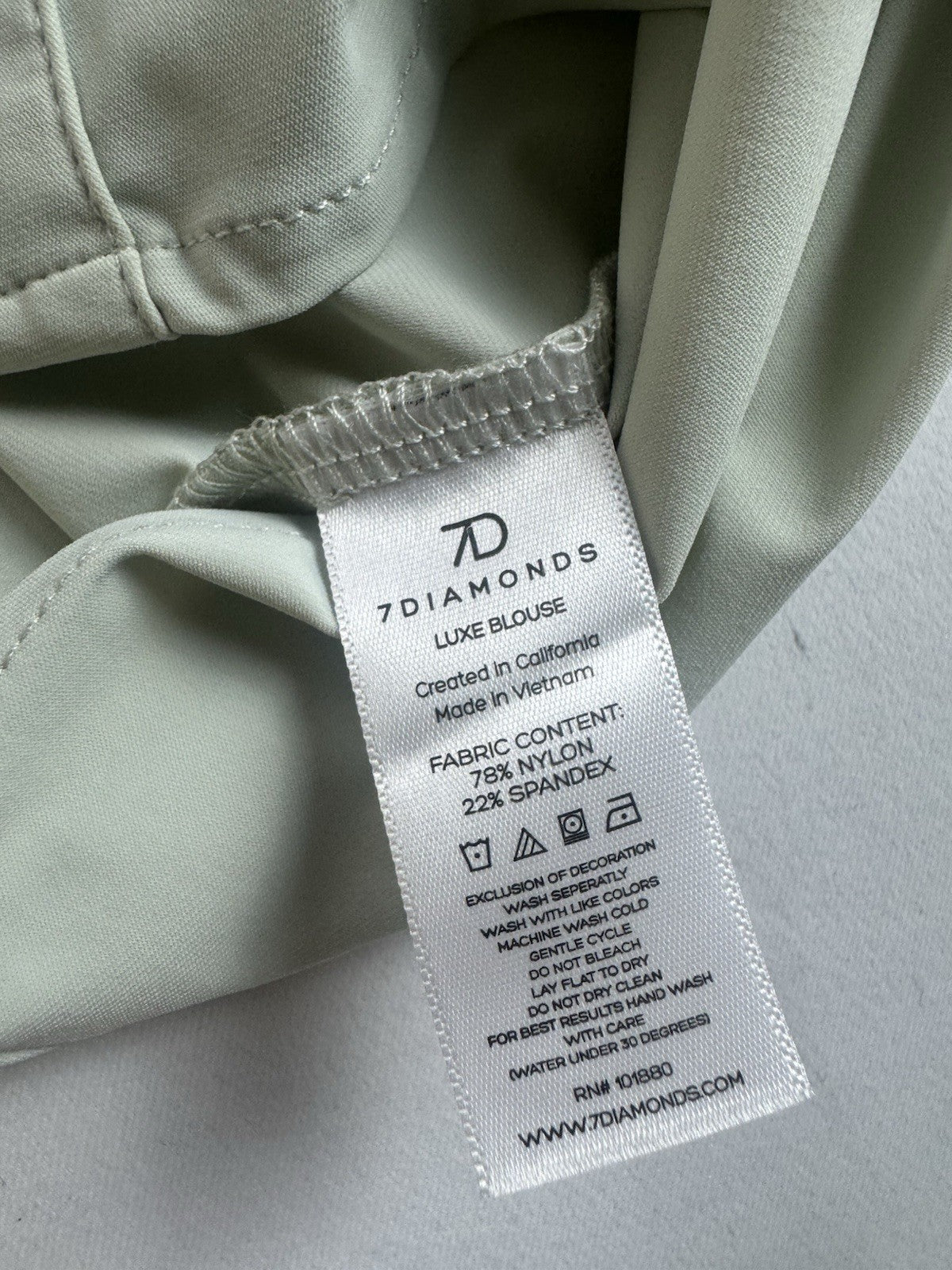 7 Diamonds Women’s Long Sleeve Shirt Size L  (B.158)