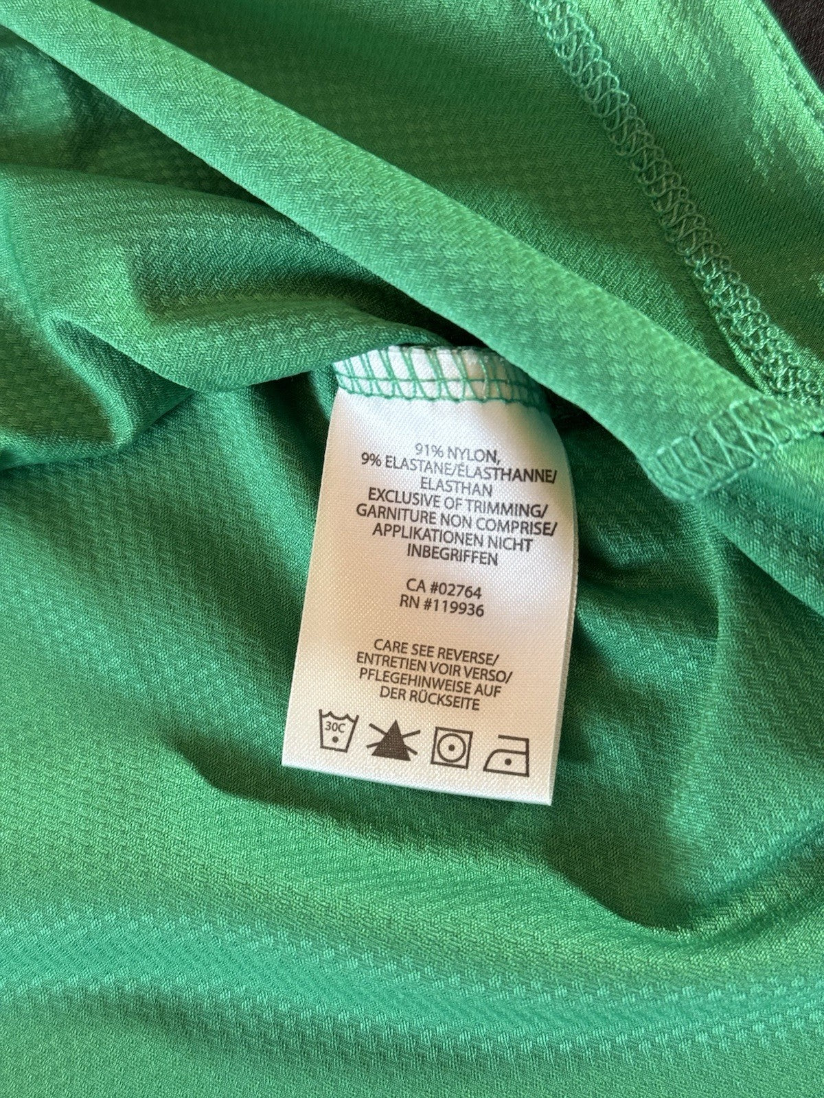 $70 NIVO Women's Golf Shirt Size XL.    (B.166)